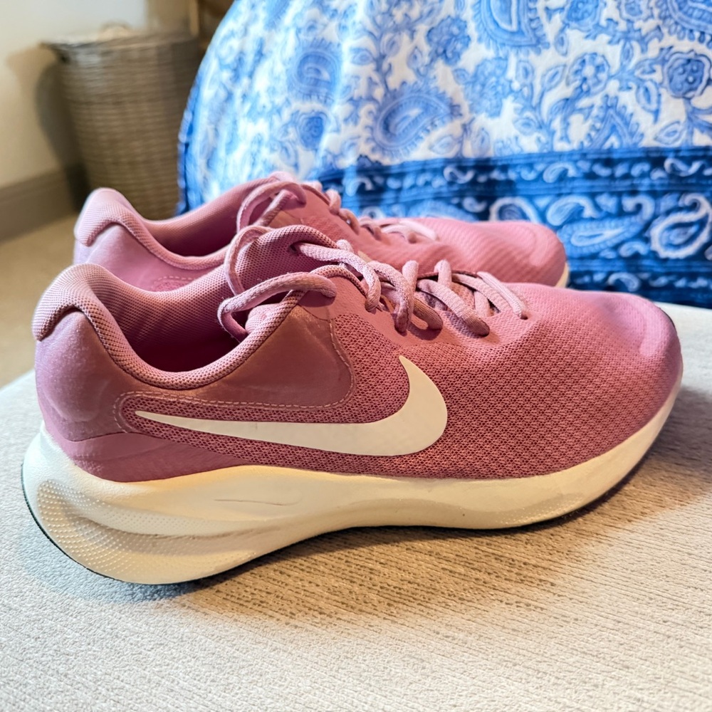 Nike Women's Revolution 7 Running Shoes